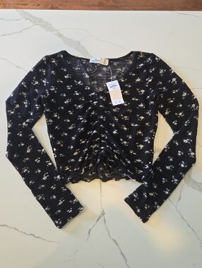 Hollister Ribbed Floral Long-Sleeve Ruched Crop Top - Black